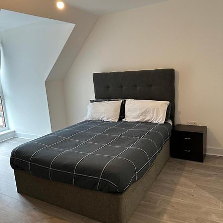 Lush King Ensuite In A Shared Home مانشستر المظهر الخارجي الصورة