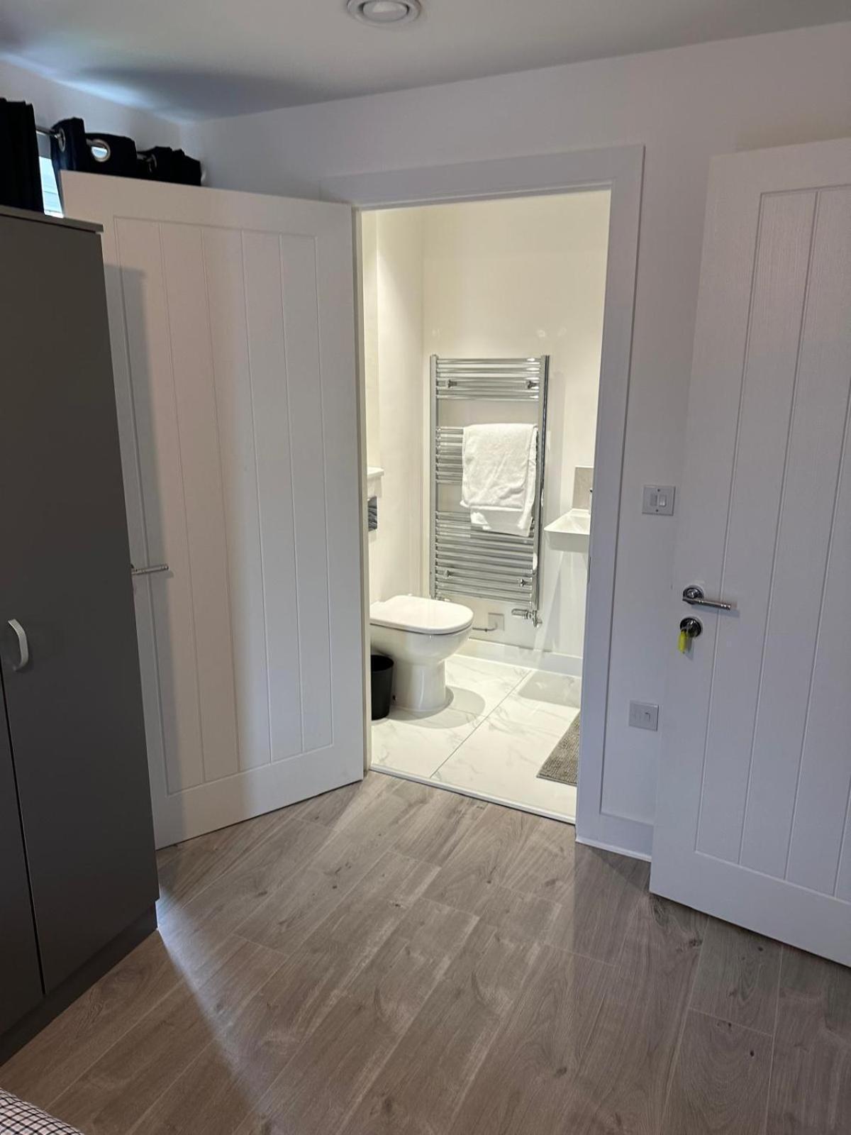 Lush King Ensuite In A Shared Home مانشستر المظهر الخارجي الصورة