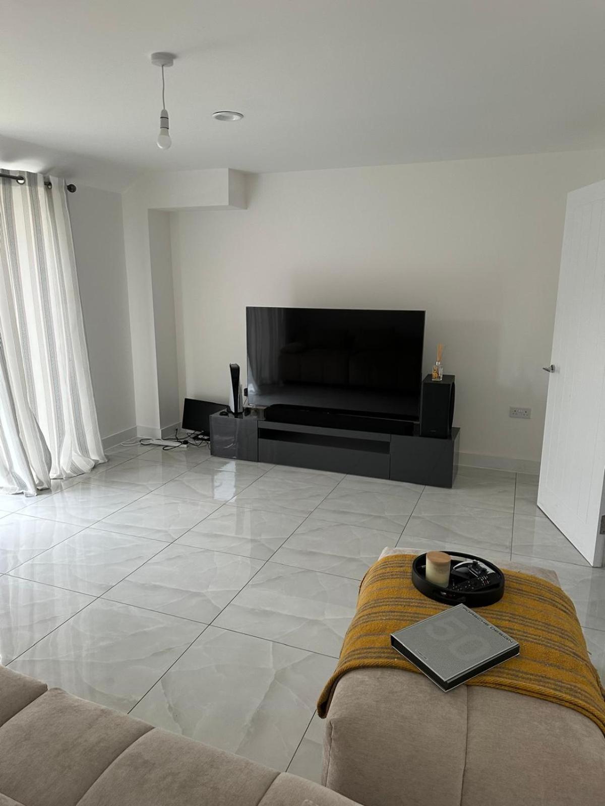 Lush King Ensuite In A Shared Home مانشستر المظهر الخارجي الصورة