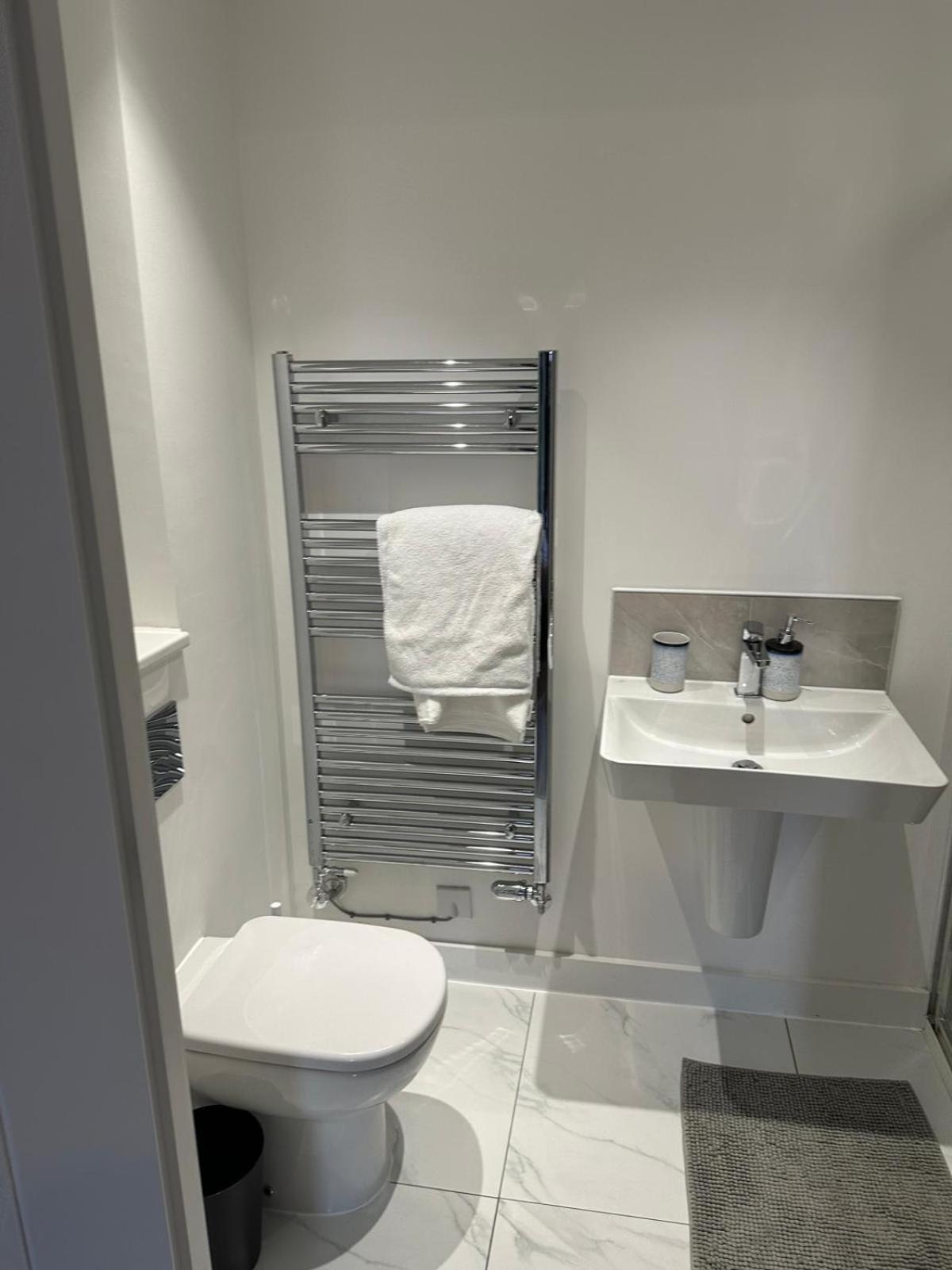 Lush King Ensuite In A Shared Home مانشستر المظهر الخارجي الصورة