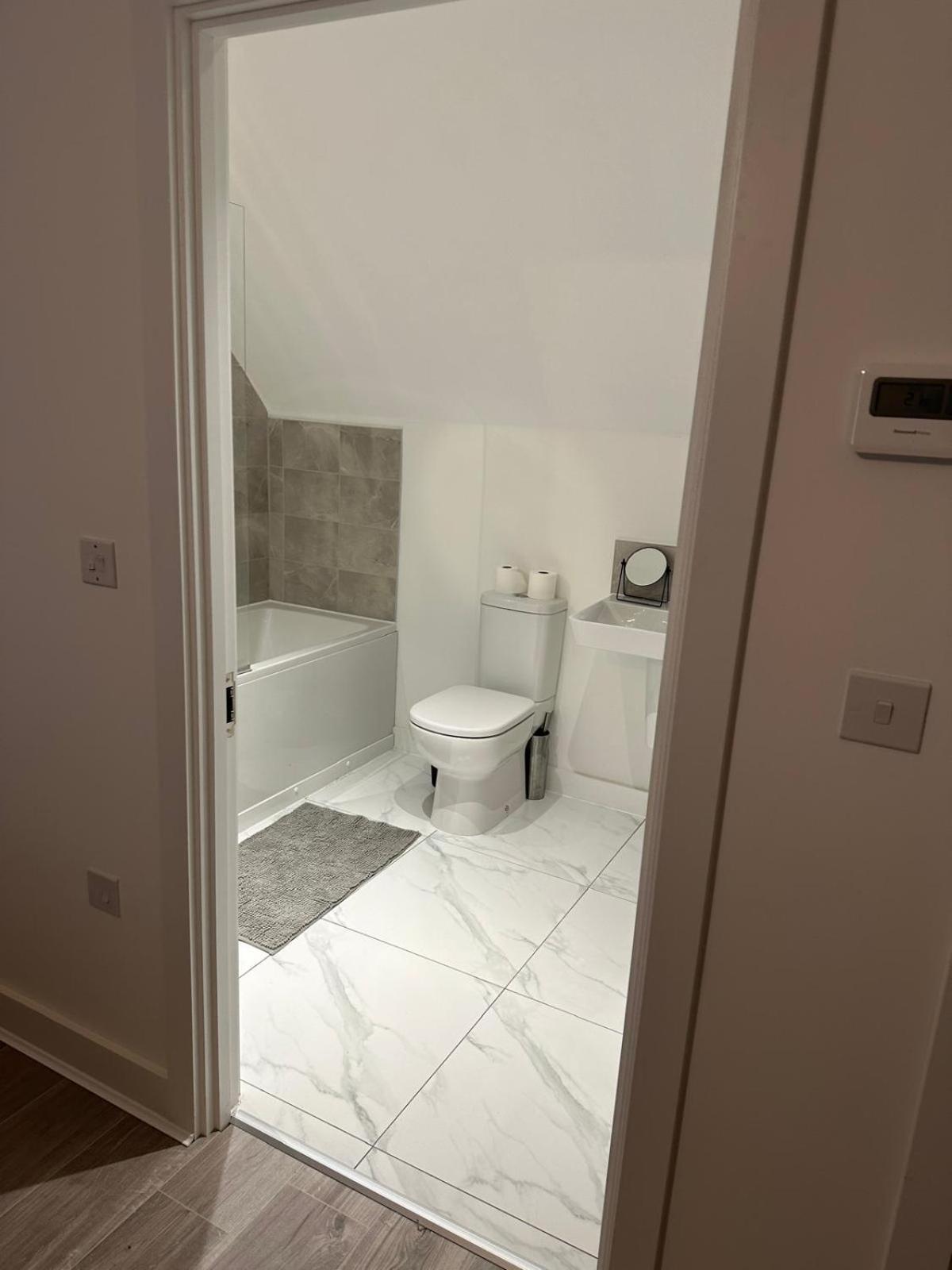 Lush King Ensuite In A Shared Home مانشستر المظهر الخارجي الصورة