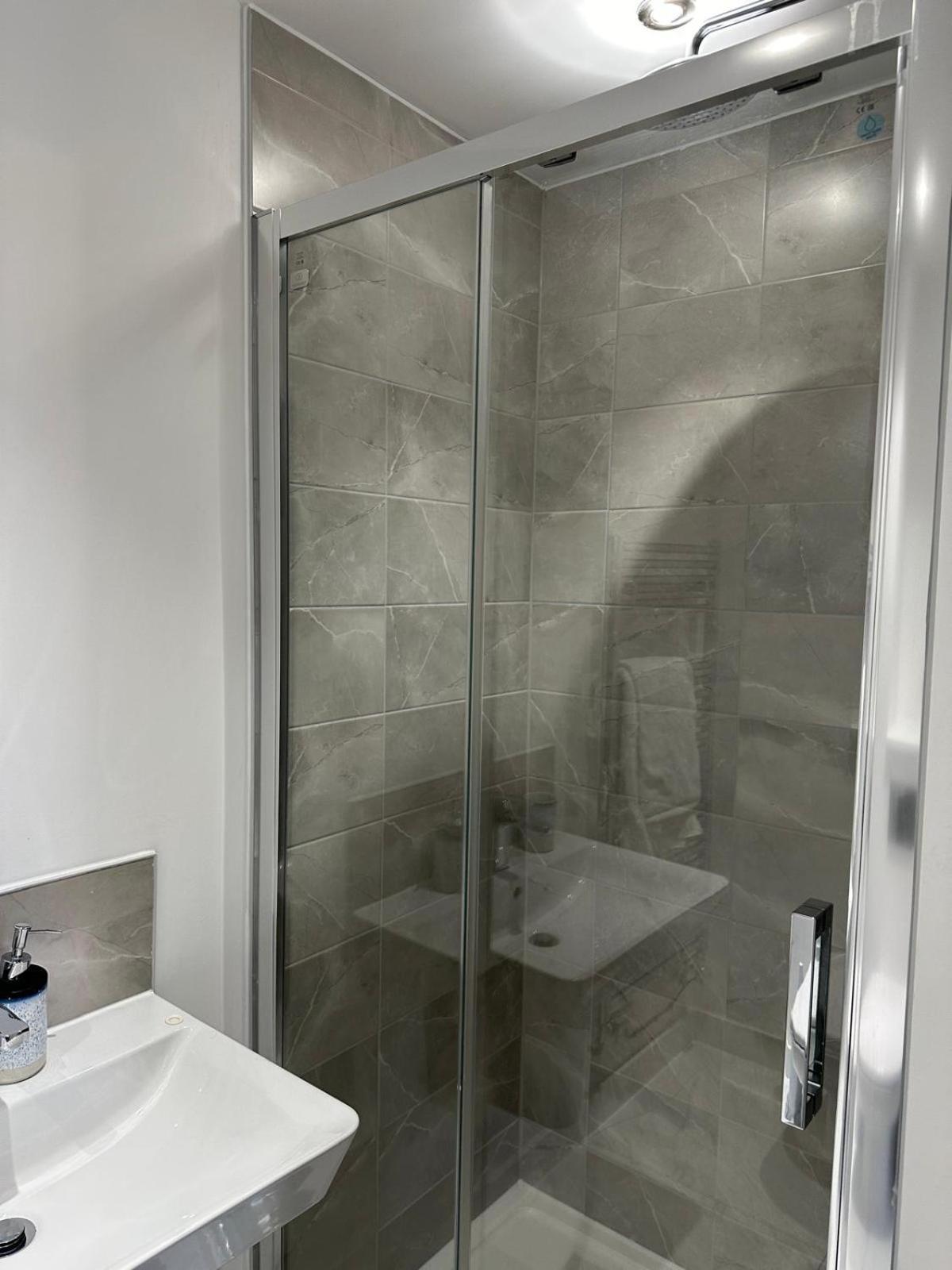 Lush King Ensuite In A Shared Home مانشستر المظهر الخارجي الصورة